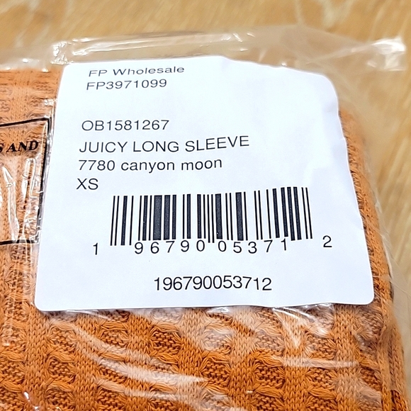 Free People JUICY Canyon Moon Waffle Knit Oversized Top Sz XS NWT - Picture 3 of 3